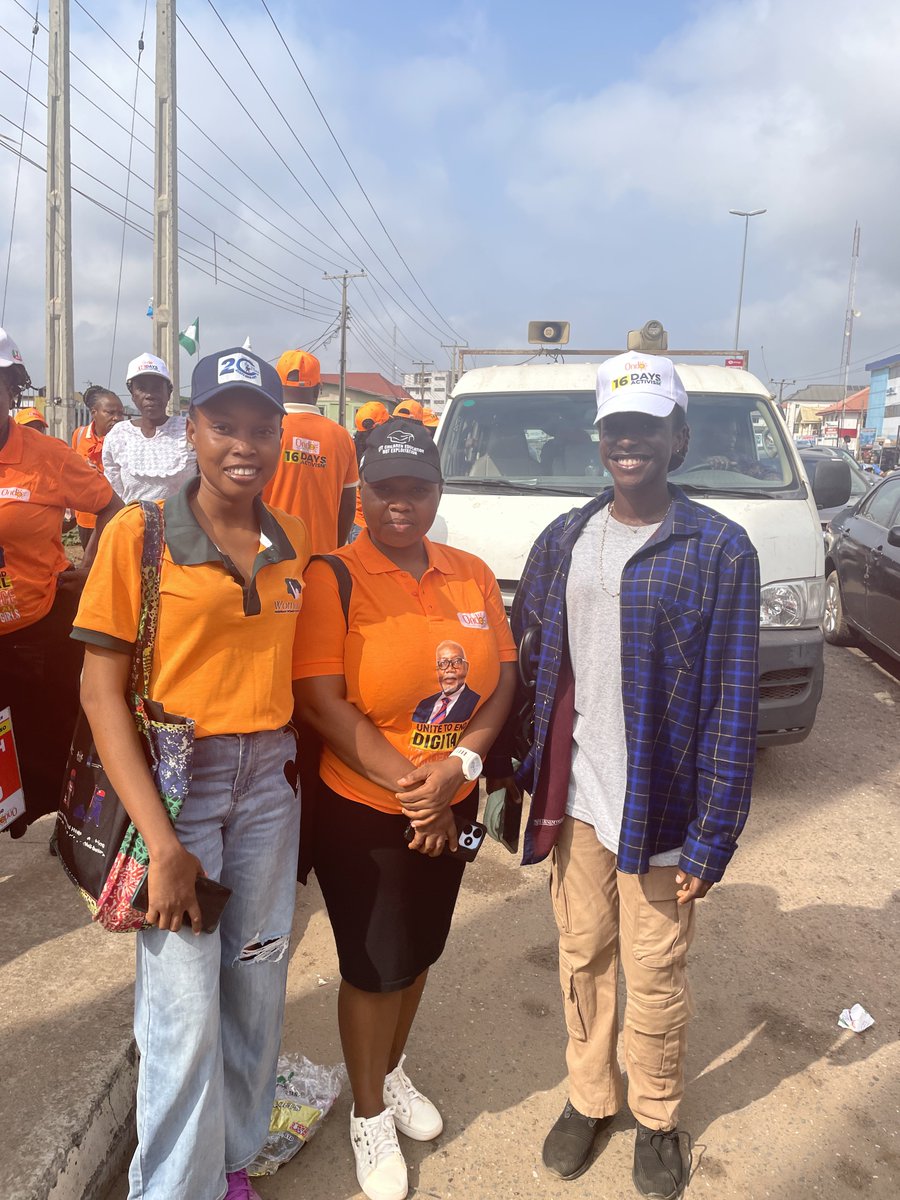 Kidsandteensngo's tweet photo. The Ondo State Ministry Of Women Affairs And Social Development led a community walk in commemoration of the #16DaysOfActivism to create awareness, unitive voices and to say no to digital violence against women and girls. 🧡🤍
#16DaysOfActivism
#WalkForChange https://t.co/rY1MDva8SH