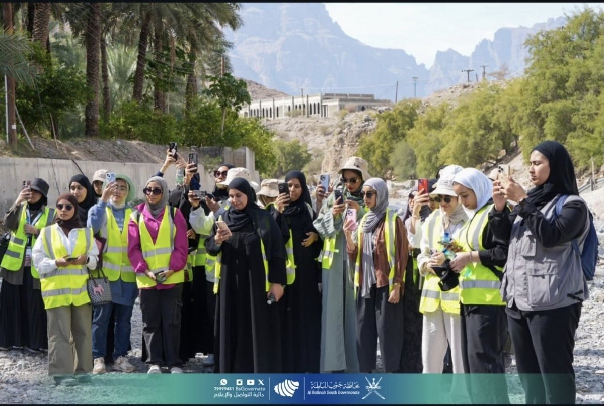 نظّمت وزارة التراث والسياحة اليوم زيارة ميدانية لعدد من مواقع التراث الجيولوجي والمعالم السياحية في ولايتي الرستاق والعوابي بمحافظة جنوب الباطنة،  وذلك ضمن البرنامج المصاحب لورشة "التراث الجيولوجي: الاستدامة وفرص العمل" التي تنفذها وزارة التراث والسياحة في نسختها الرابعة