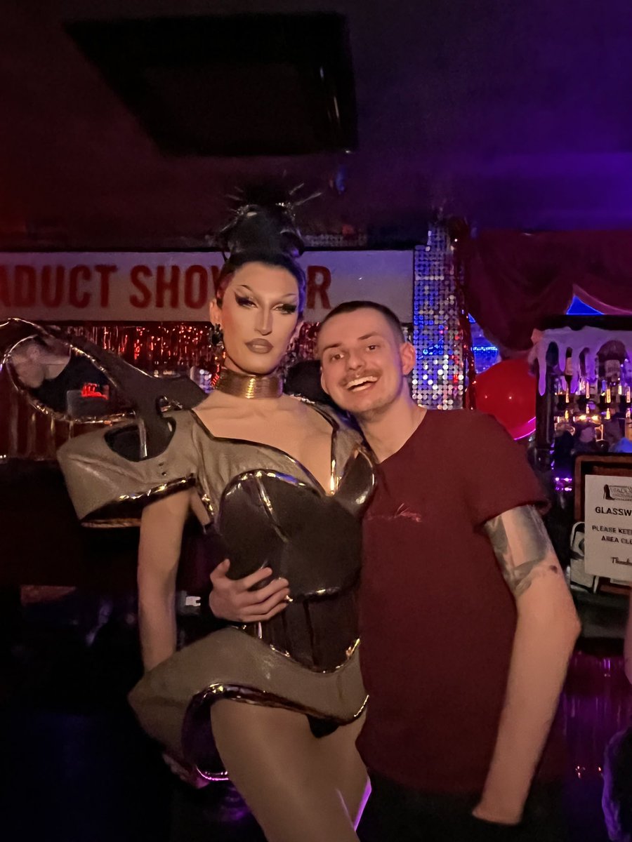 canigetitjames's tweet image. #teamsilllexa forever