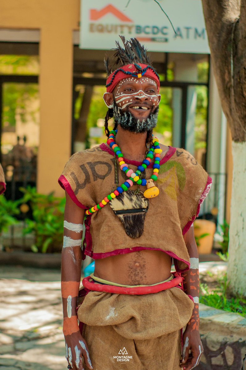 Nos sources, notre fierté : l’accueil du président Christian Makabu et la conférence ont été magnifiés par la prestation de l’un des meilleurs groupes folkloriques du Kongo Central.