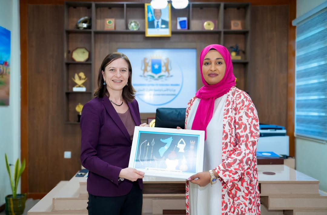 AbdullahiWiish's tweet photo. The Minister of the Ministry of Family Affairs and Advancement of Human Rights of the Federal Government of Somalia, Amb. Khadiija Mohamed Al-Makhzoumi, today welcomed in Mogadishu a high-level delegation from the United Kingdom led by H.E. Eleanor Sanders, https://t.co/8LcnoJHOHa