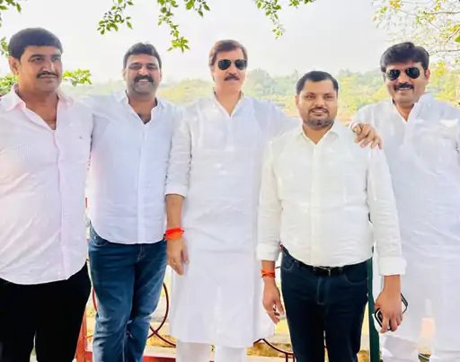 Sakshi201997's tweet image. प्रदेश वही , मुख्यमंत्री वही। 

पुलिस और प्रशासन भी वही। 

फिर क्या दिक्कत अब ?? @narendramodi ji 

लोग पूछने लगे हैं कि स्वजातीय लोग के लिए दूसरा कानून है क्या ?? 

कफ सीरफ से बच्चों की मौत, छोटा अपराध है ?

बेरोजगार युवाओ को बाहुबलियों की चरण बंदना करनी चाहिए, बहुत स्कोप है।