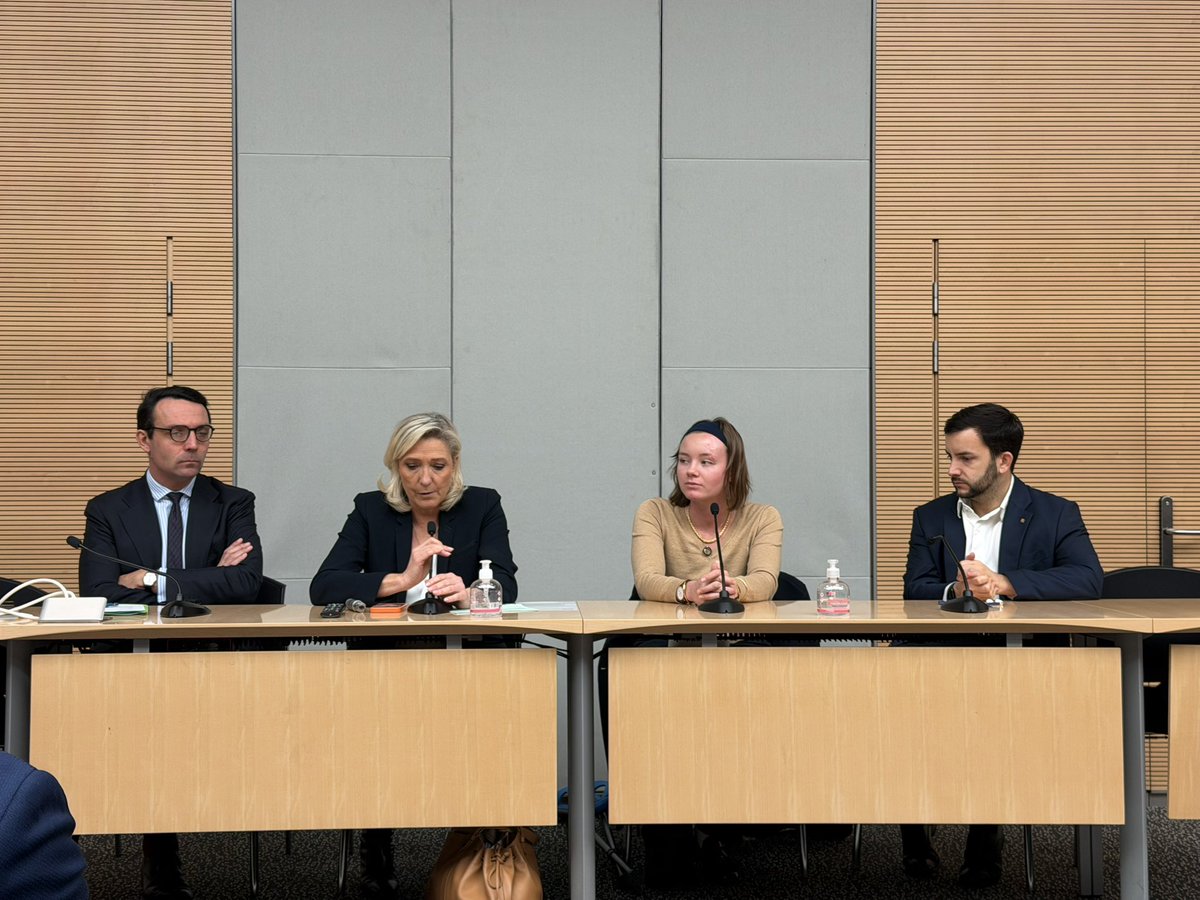 Ce matin, réunion de groupe avec Emma Vallain, collaboratrice de <a href="/PascalMarkowsky/">Pascal Markowsky</a>, grièvement blessée après avoir été fauchée sur l’île d’Oléron le 5 novembre.

Une force morale incroyable. Une détermination qui force le respect.