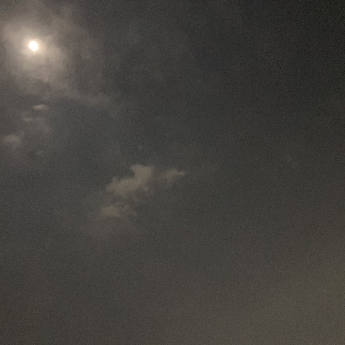 Sally_812's tweet image. I’m home 🏡

#tadaima 
#eveningsky 
#イマソラ　
#キリトリセカイ　
#夜景　
💟☮️