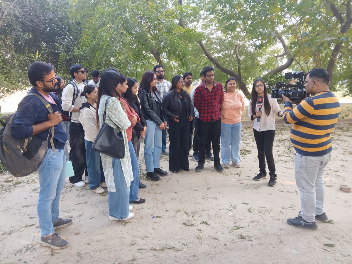 JournalismLu's tweet photo. Big learning day! News18 team interacted with MA Journalism students at University of Lucknow, real inspiration @vclu ,  @DeanacademicsL 
#News18 #JournalismStudents #UniversityofLucknow https://t.co/hqVqyo3jCy