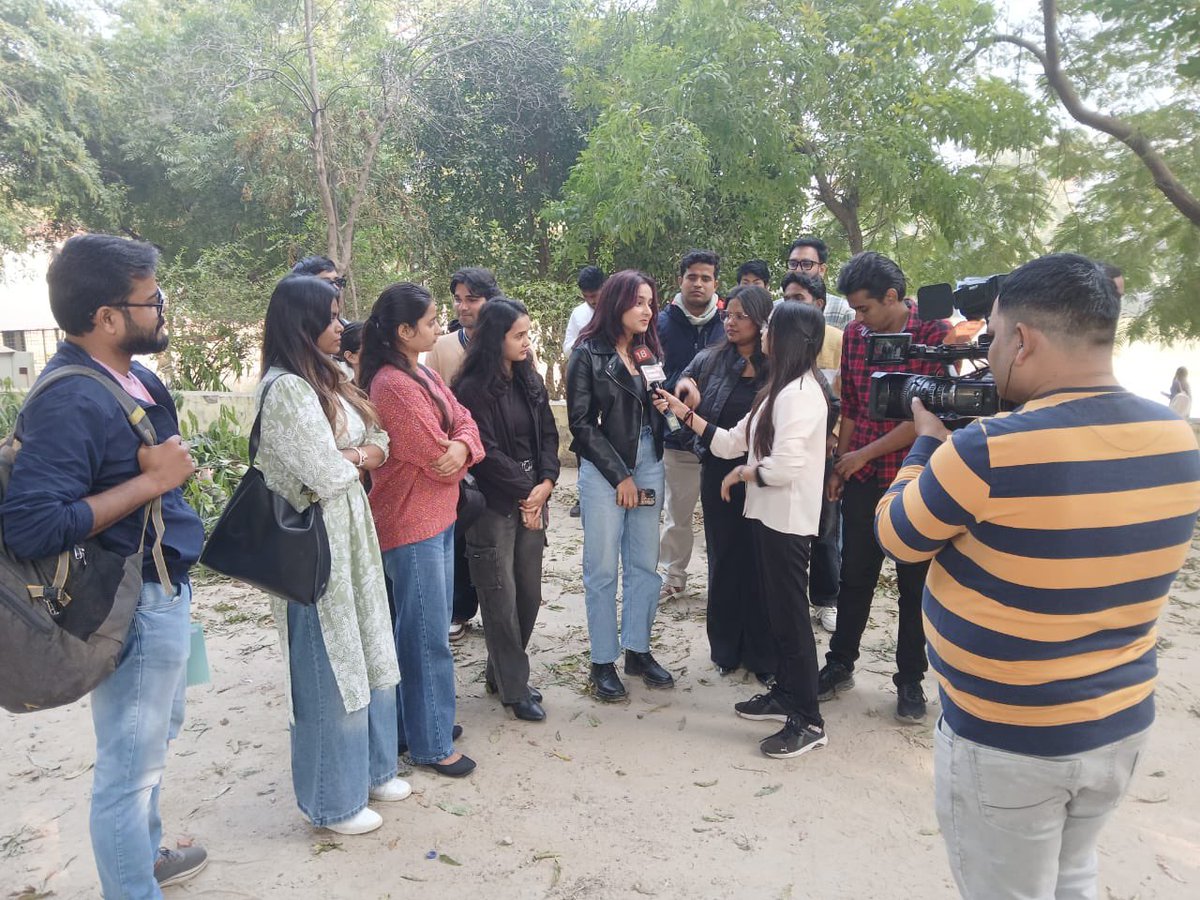 JournalismLu's tweet photo. Big learning day! News18 team interacted with MA Journalism students at University of Lucknow, real inspiration @vclu ,  @DeanacademicsL 
#News18 #JournalismStudents #UniversityofLucknow https://t.co/hqVqyo3jCy