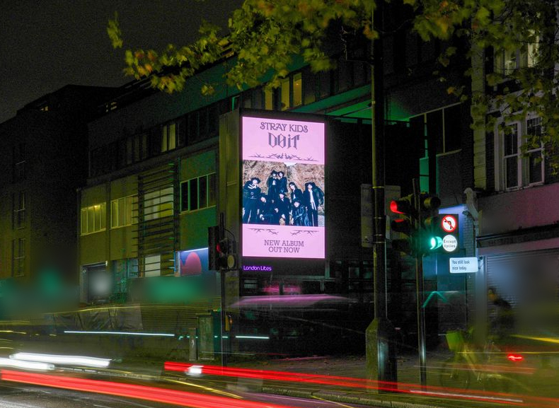 [스키지기]
지금 전세계는 스키즈와 함께 두잇 중 💞 
Stray Kids 'DO IT' everywhere all around the world!💞

📍Germany, Italy, Australia, UK 

Listen to "DO IT" now☁
Stray-Kids.lnk.to/DOIT

Listen to "Do It (Remixes)" now🎊
Stray-Kids.lnk.to/DoItRemixes

#StrayKids #스트레이키즈
#DO_IT