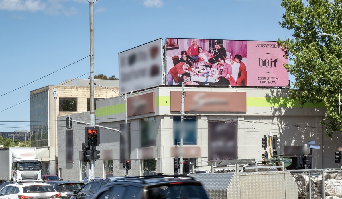 Stray_Kids's tweet photo. [스키지기]
지금 전세계는 스키즈와 함께 두잇 중 💞 
Stray Kids 'DO IT' everywhere all around the world!💞

📍Germany, Italy, Australia, UK 

Listen to "DO IT" now☁
https://t.co/m9SMthYLYX

Listen to "Do It (Remixes)" now🎊
https://t.co/JC7wXdUZdG

#StrayKids #스트레이키즈
#DO_IT
#SKZ_IT_TAPE
#Do_It
#신선놀음 #DIVINE
#StrayKidsComeback
#YouMakeStrayKidsStay