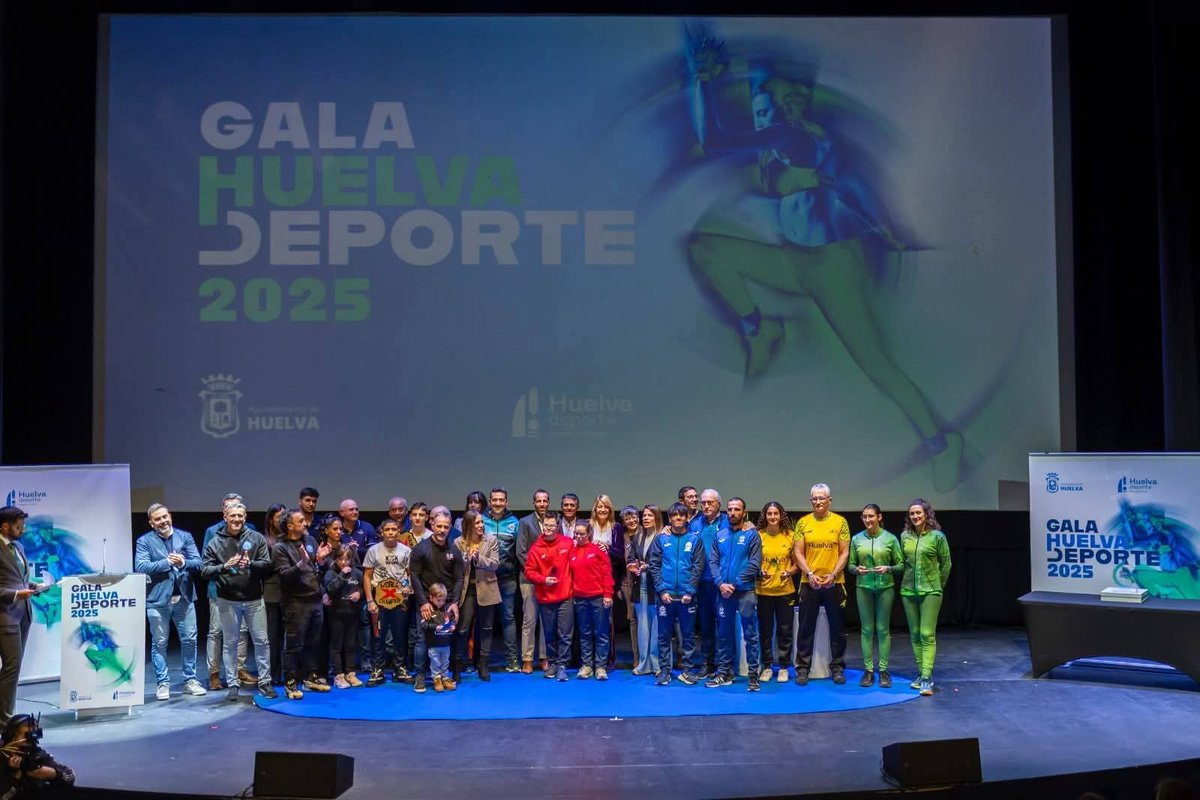 Spina_JC's tweet photo. Gracias a todas las personas e instituciones que me ayudan a seguir adelante, aquí el que os escribe os está muy agradecido por estos reconocimientos. La mejor manera de poder devolver el trato recibido es con más trabajo. ¡Viva y Vive el Deporte Onubense! https://t.co/aGkUdRYrve