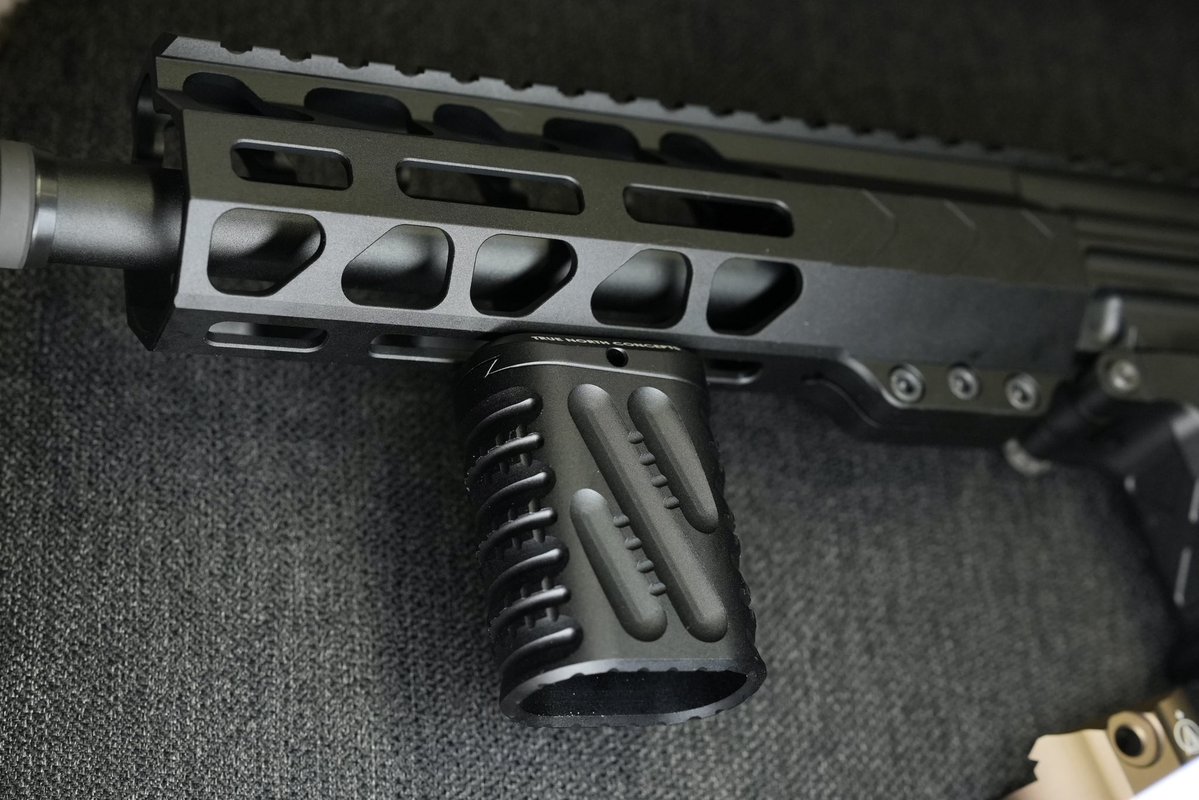 jkarmy_int's tweet image. RGW Z8 V2 ForeGrip ✨

Long &amp;amp; Short Type 2 colors Ready‼️‼️

M-LOK / 1913 Rail System Compatible 👍🏾

#rgw #z8v2 #foregrip #mlok #1913rail