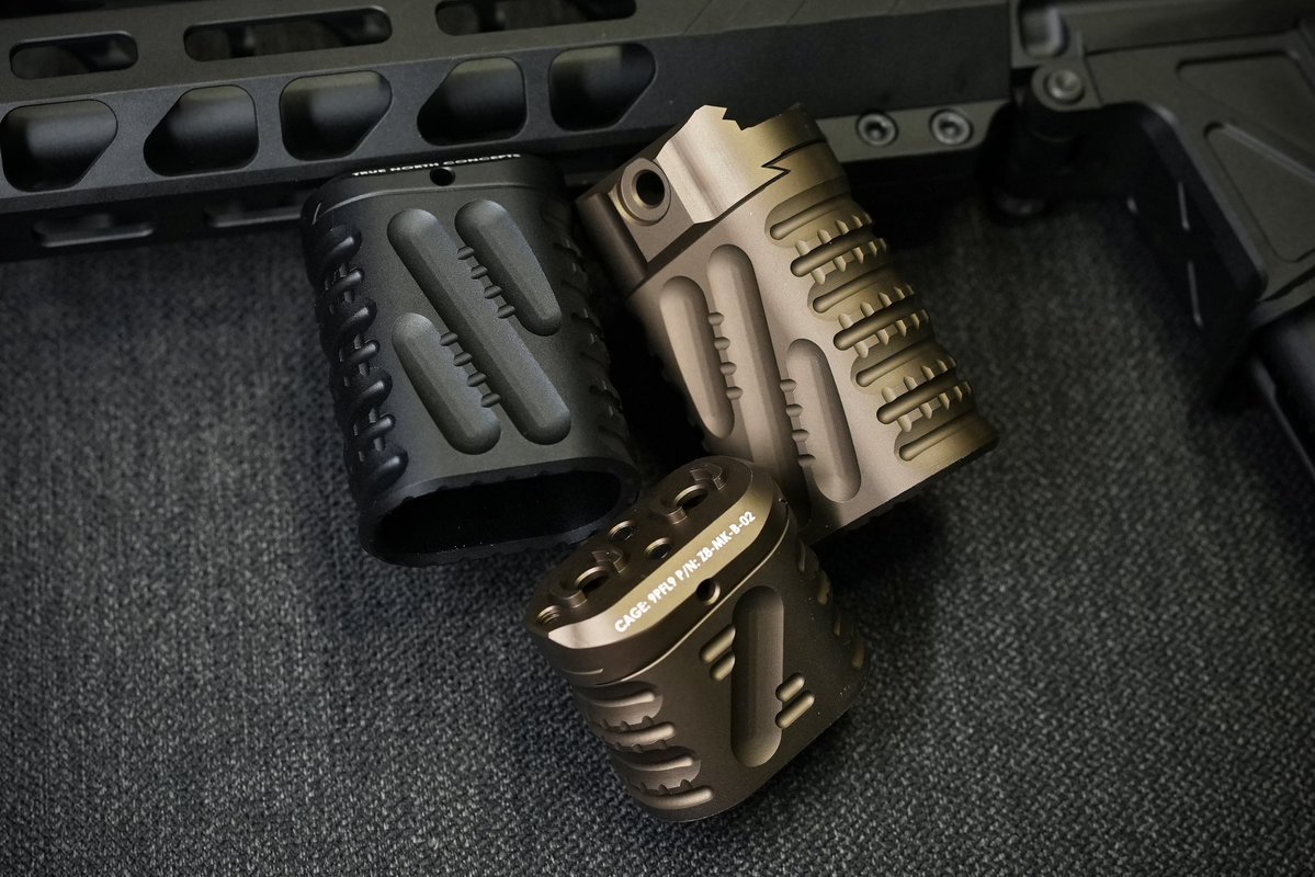 jkarmy_int's tweet image. RGW Z8 V2 ForeGrip ✨

Long &amp;amp; Short Type 2 colors Ready‼️‼️

M-LOK / 1913 Rail System Compatible 👍🏾

#rgw #z8v2 #foregrip #mlok #1913rail