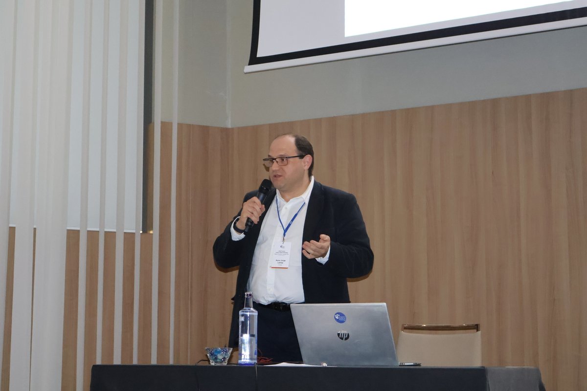 ESP_Pathology's tweet image. We are almost at the end of the #EScoP course for Lung &amp;amp; Thymic #pathology!

As is our EScoP course tradition, we offer the opportunity to participants to share their own cases!
Our courses are a prime opportunity for interactive learning, and constructive discussions!

#PathX