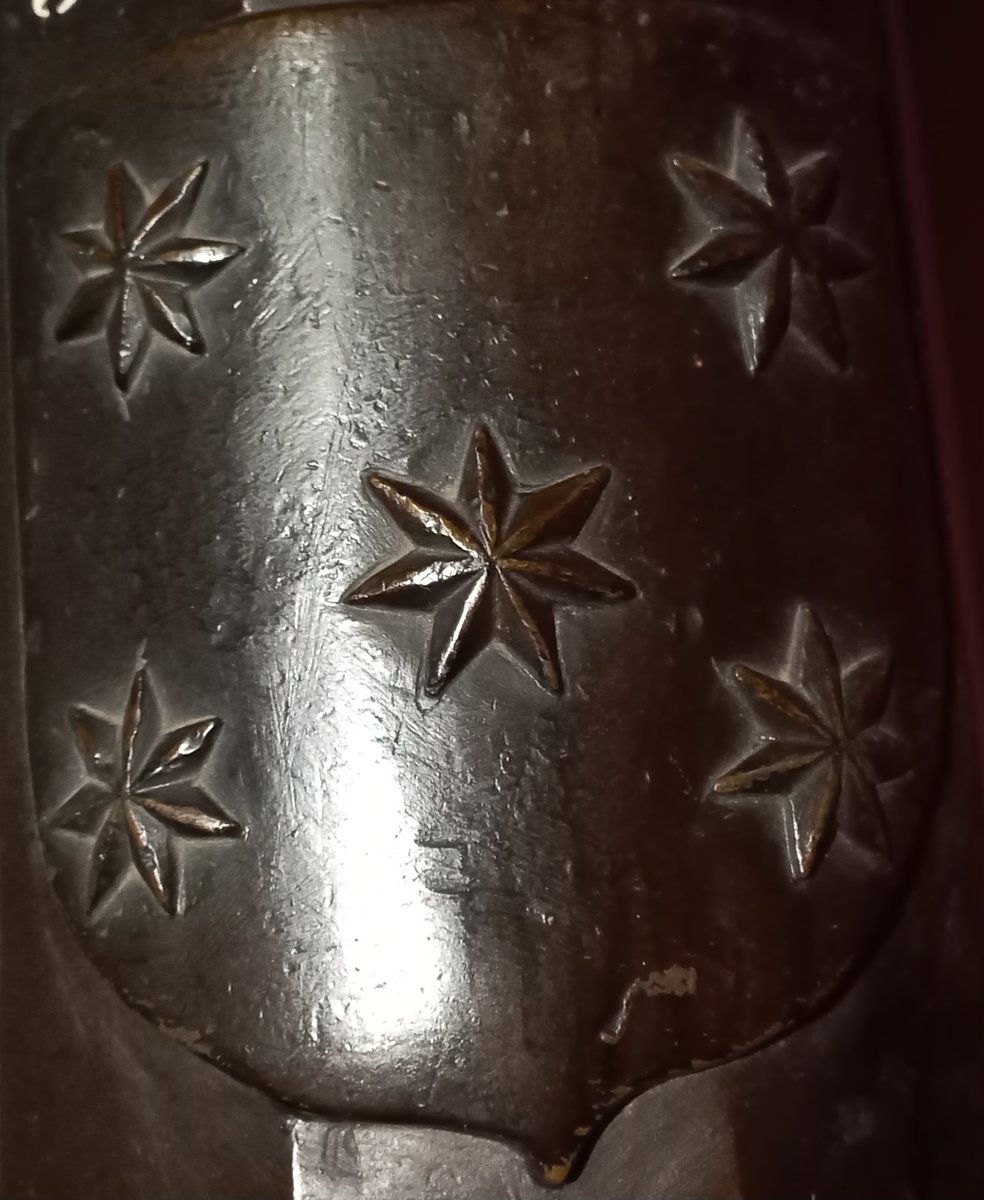 En el  #Museodelejército 🏰 cada detalle cuenta . 
Descubre la historia📖 de esta pieza de artillería a través de sus marcas y grabados en nuestra
#exposicióntemática #Pavía1525  " La forja del ejército español y su primacía en Europa" . 
Acompáñanos #alabatalla