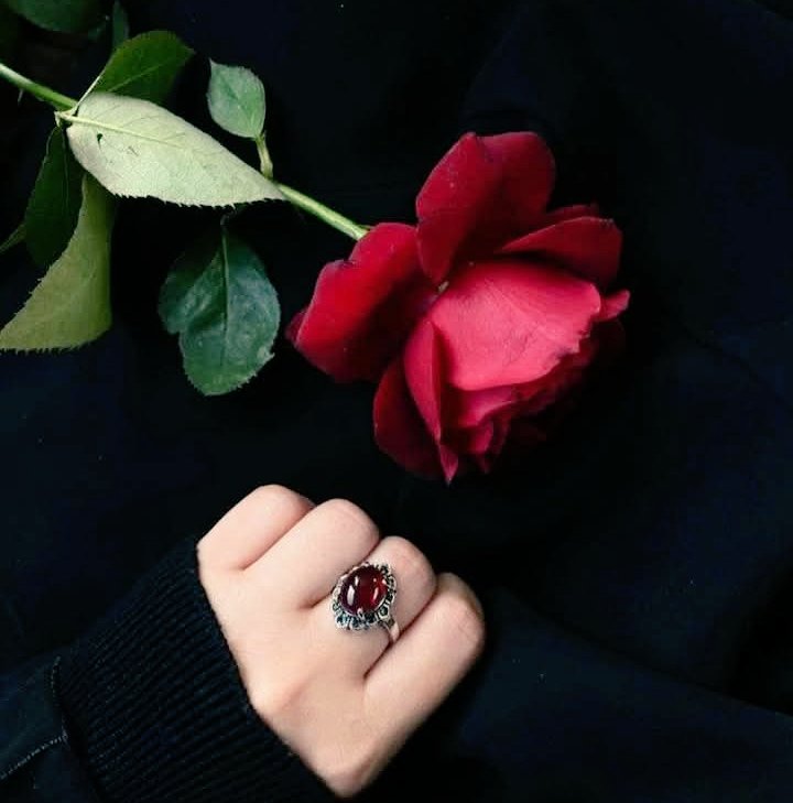 .......
Herkes anlayacak ki, 
Arı sabrı olmadan 
Bal yapamaz!. 
Ve yine 
Herkes anlayacak ki, 
Derdi bal olanın, 
Sabrı dağ olacak!.

"" Hz.MEVLÂNA ""
......💃🌺🍃