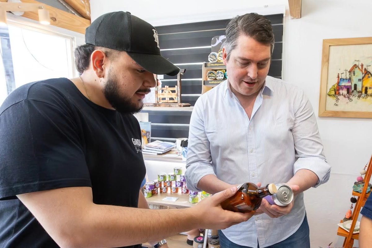 MartinPerezTDF's tweet image. Río Grande tiene su Mercado del Atlántico.

➡️ Junto al intendente de Río Gallegos @pablograssook nos propusimos unir nuestras provincias, nuestras culturas y nuestras ciudades. Este espacio nace para potenciar el ecosistema local a través de la producción, la creatividad y el…