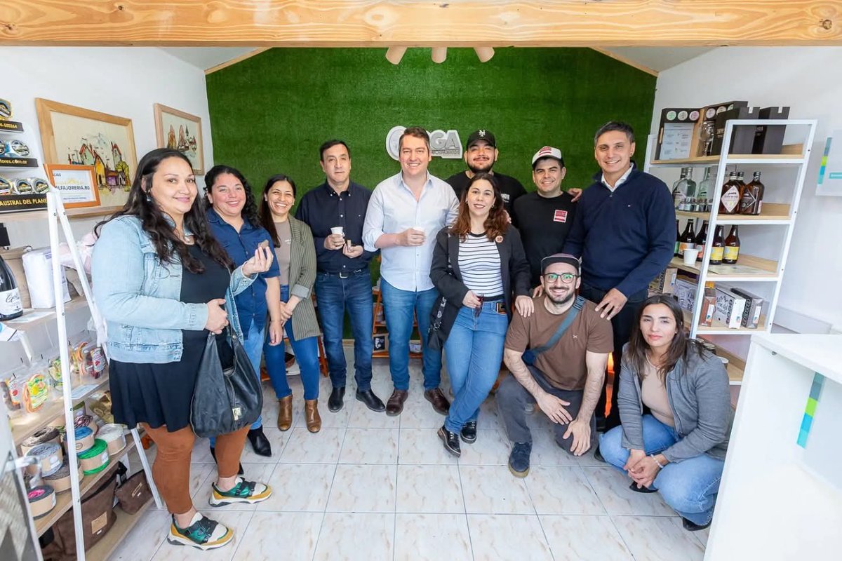 MartinPerezTDF's tweet image. Río Grande tiene su Mercado del Atlántico.

➡️ Junto al intendente de Río Gallegos @pablograssook nos propusimos unir nuestras provincias, nuestras culturas y nuestras ciudades. Este espacio nace para potenciar el ecosistema local a través de la producción, la creatividad y el…