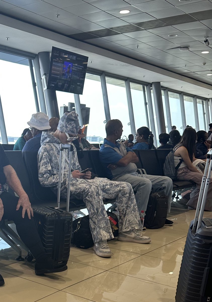 digiii's tweet image. is this guy going to Dubai or siberia????