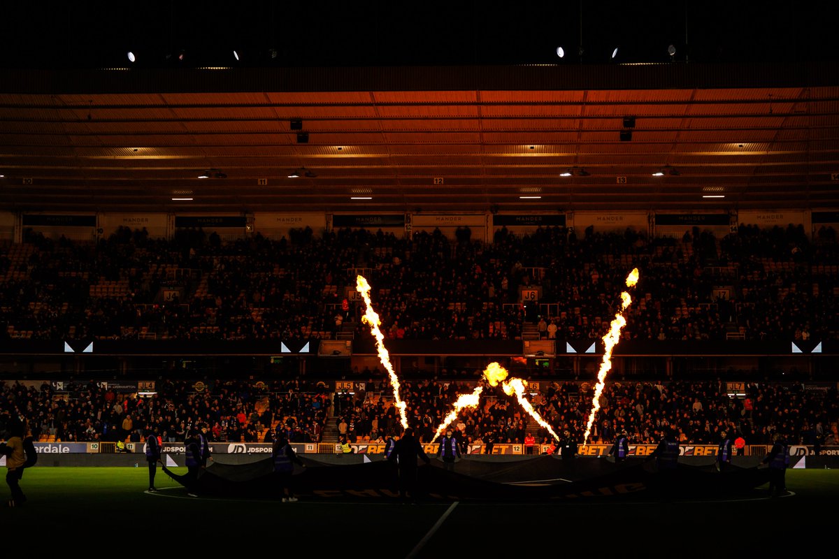 WolvesHelp's tweet image. There&apos;s due to be a light show prior to tomorrow evening&apos;s @premierleague game against @NFFC 🔥