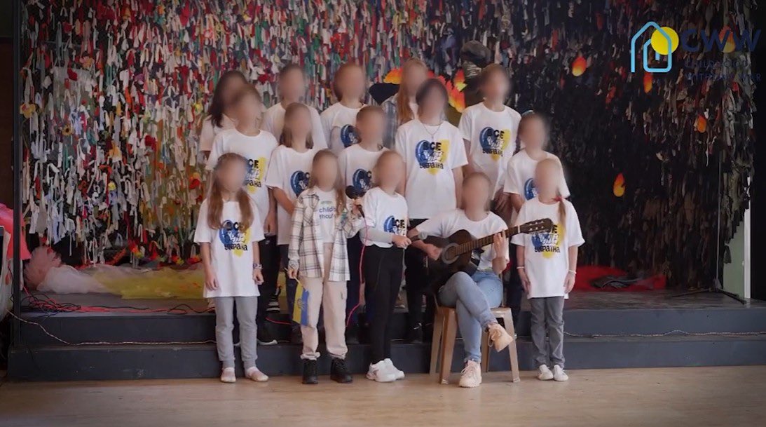 Agos gazetesinin ortaya çıkardığı rapora göre Türkiye’ye getirilen 510 Ukraynalı yetim çocuk; psikolojik, fiziksel ve cinsel istismara maruz kaldı. İki kız çocuğu otel çalışanları tarafından hamile bırakıldı.
Soruşturmalar ‘delil yetersizliği’ denilerek kapatıldı.

Fotoğraf: