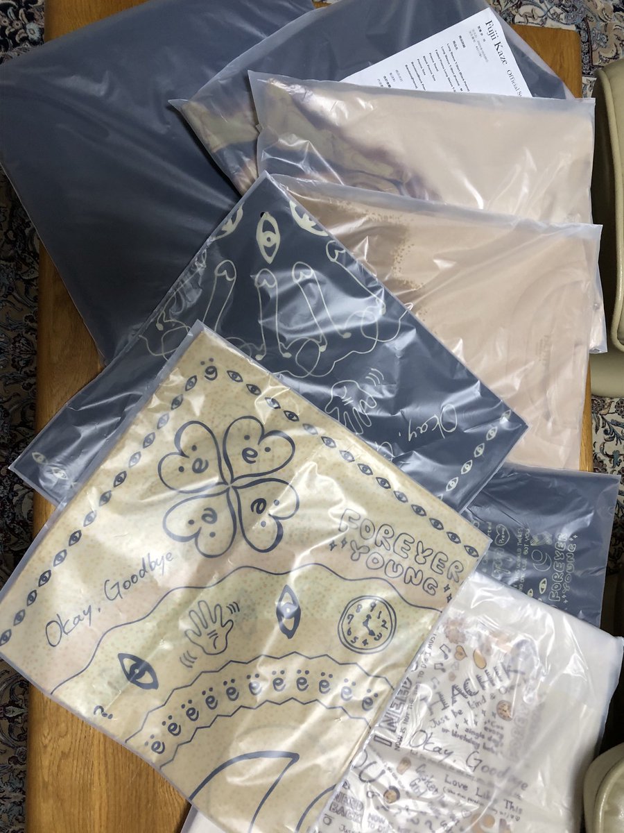 🏠届いてました💓
仕事の疲れも飛んでいきました🫶
受注でグッズが買えて😭
本当に幸せ🙏
袋からまだ出せずにいます💦
ずっと大切に使います✨
そして必ず🍃💕Liveに持って行きます💪
風くん🍃💕
チーム風の皆様✨
こんな素敵なグッズをありがとうございました🧡
＃藤井風