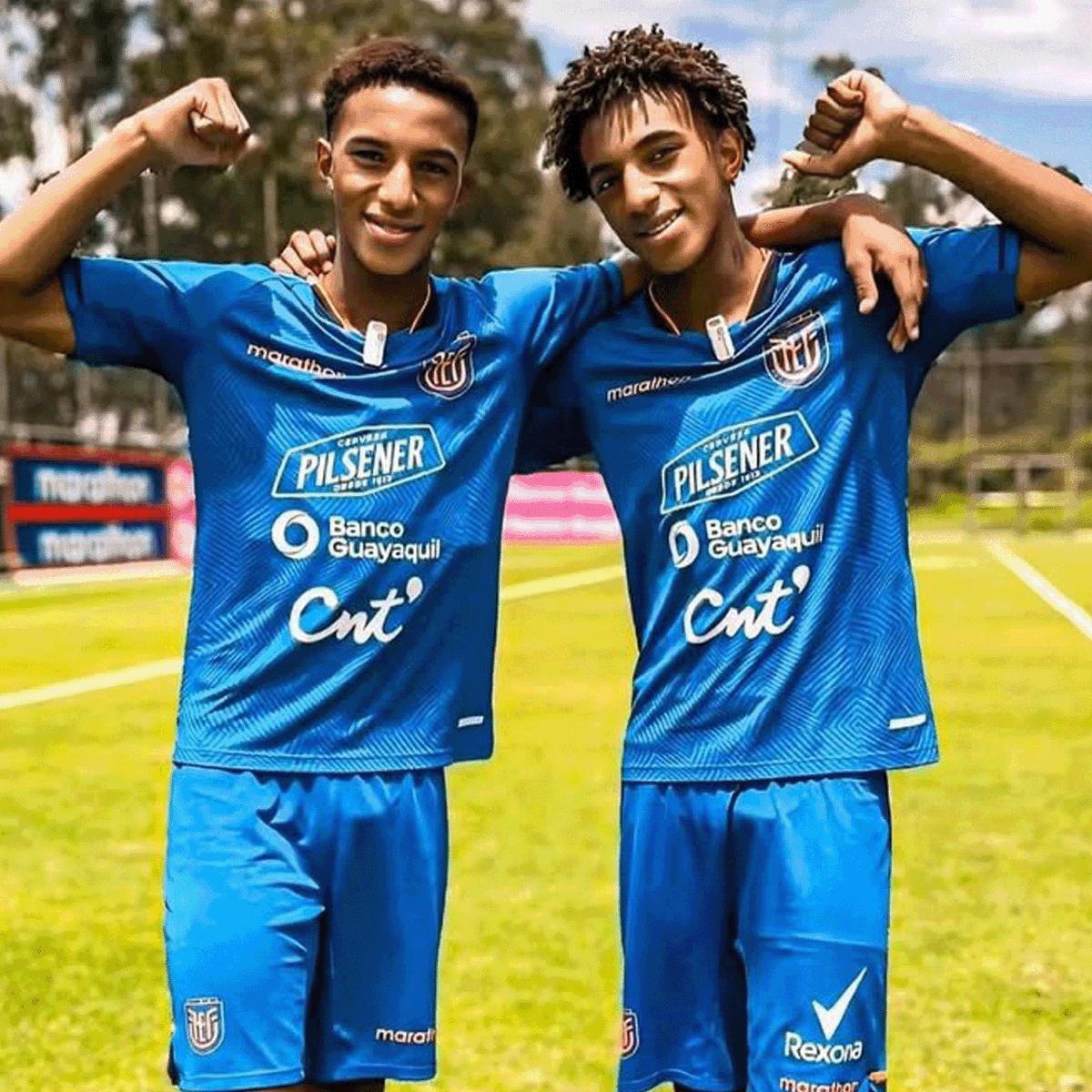 Footballogue's tweet photo. Les 𝗝𝗨𝗠𝗘𝗔𝗨𝗫 Edwin et Holger Quintero 🇪🇨 (16 ans - Independiente del Valle) s'apprêtent à signer à Arsenal, d'après ESPN ! 🤯

On est d'accord que les meilleurs jumeaux de l'histoire du foot c'est les frères TekNo ? 👀 https://t.co/iEdvzvMmv0
