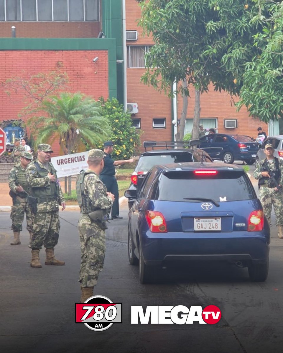 780AM's tweet image. HOSPITAL MILITAR REFORZÓ LA SEGURIDAD ANTE EL TRASLADO DE URGENCIA DE LA ESPOSA DE MARSET |

📍 La pareja del narco uruguayo prófugo, Sebastián Marset, Gianina García Troche, fue internada en el hospital, aparentemente por una &quot;crisis emocional&quot; y convulsiones. La mujer será…