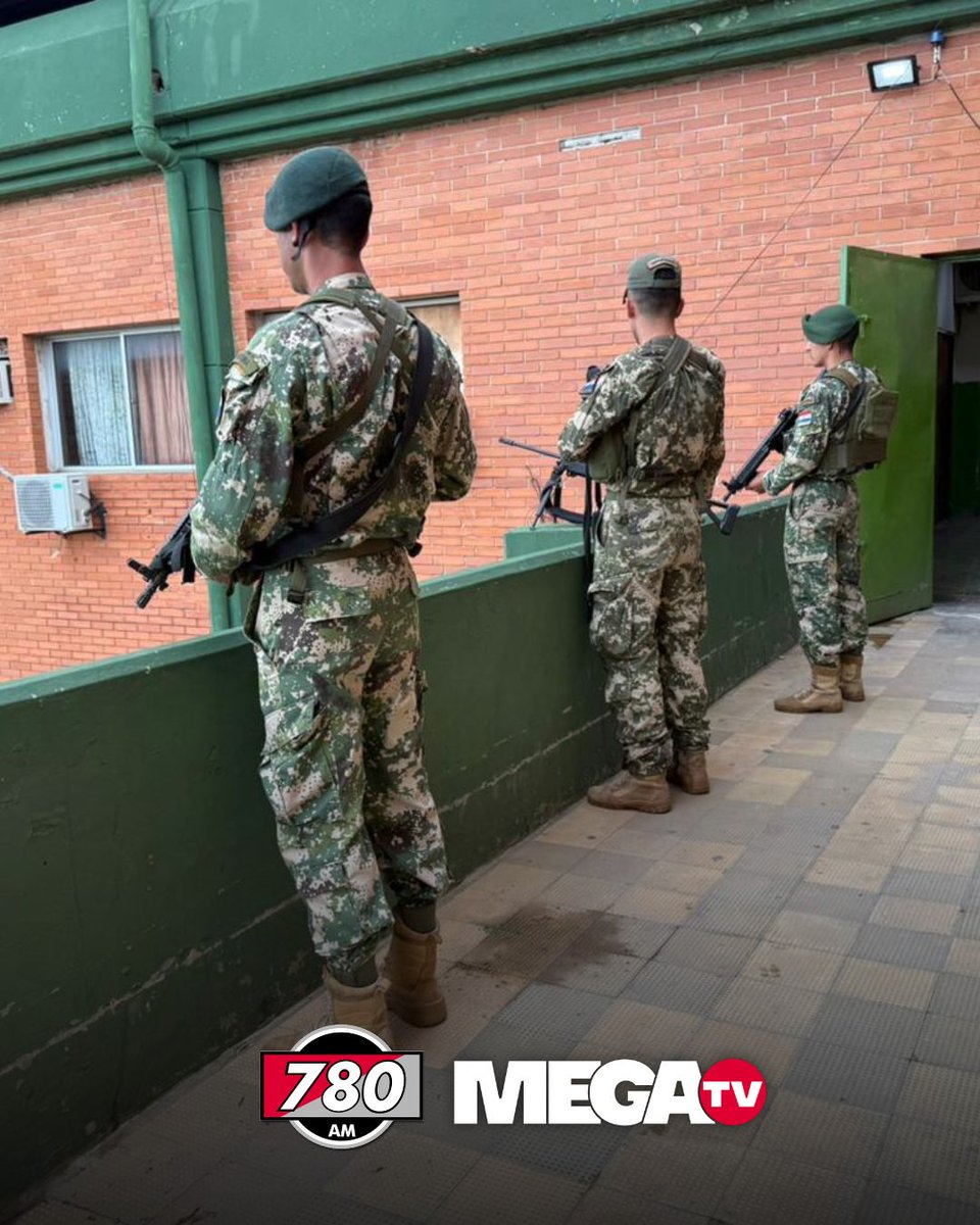 780AM's tweet image. HOSPITAL MILITAR REFORZÓ LA SEGURIDAD ANTE EL TRASLADO DE URGENCIA DE LA ESPOSA DE MARSET |

📍 La pareja del narco uruguayo prófugo, Sebastián Marset, Gianina García Troche, fue internada en el hospital, aparentemente por una &quot;crisis emocional&quot; y convulsiones. La mujer será…