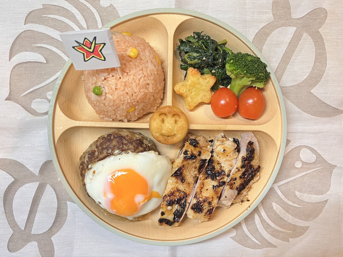 自分で形にしてみました。

昨日の案だと食べ盛りの中学生には物足りなかろうと、チキンソテーを添えてみました。

これなら即決で注文してくれますか？🍳