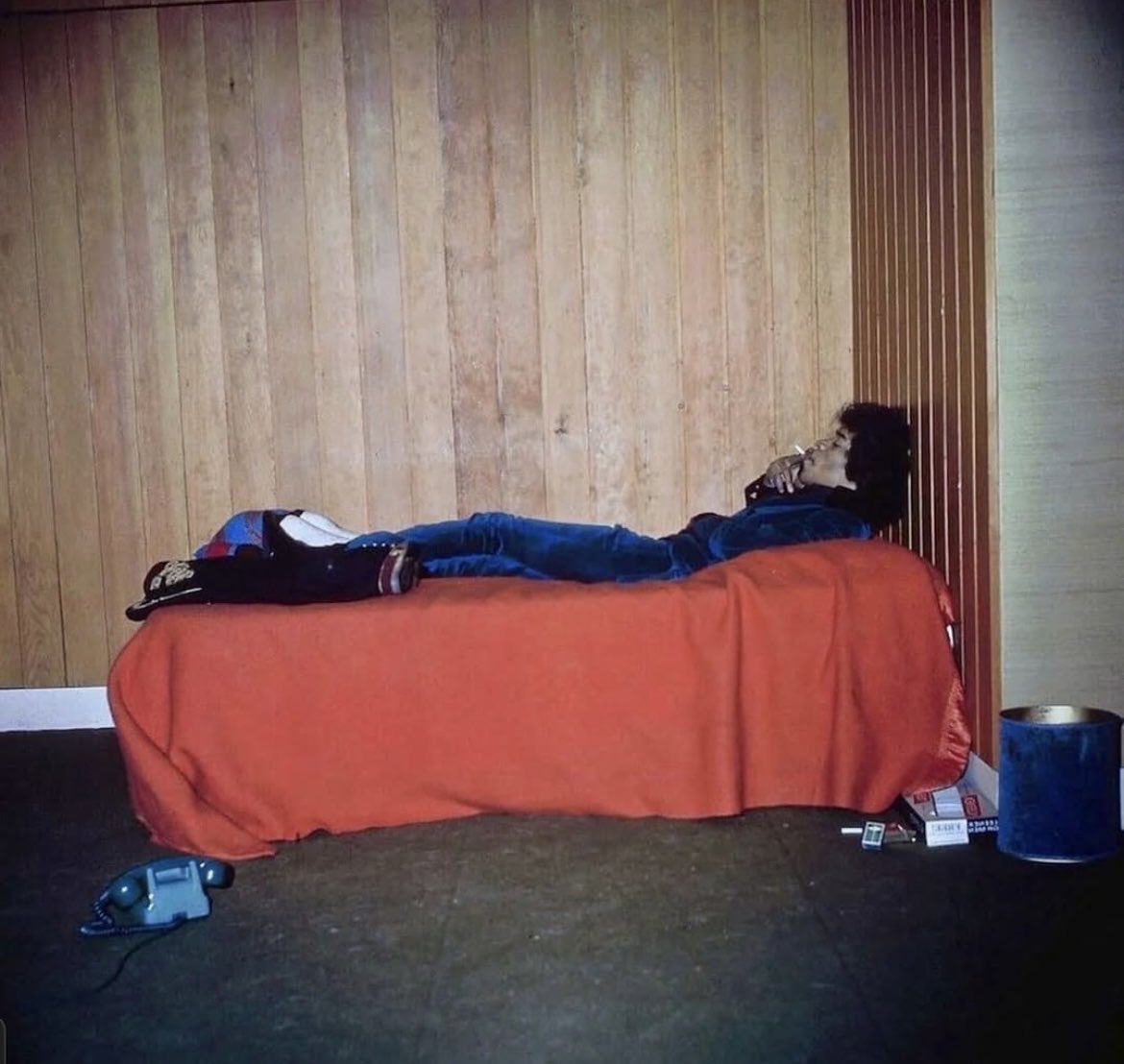 Jimi Hendrix at Ringo Starr’s apartment in London, 1967