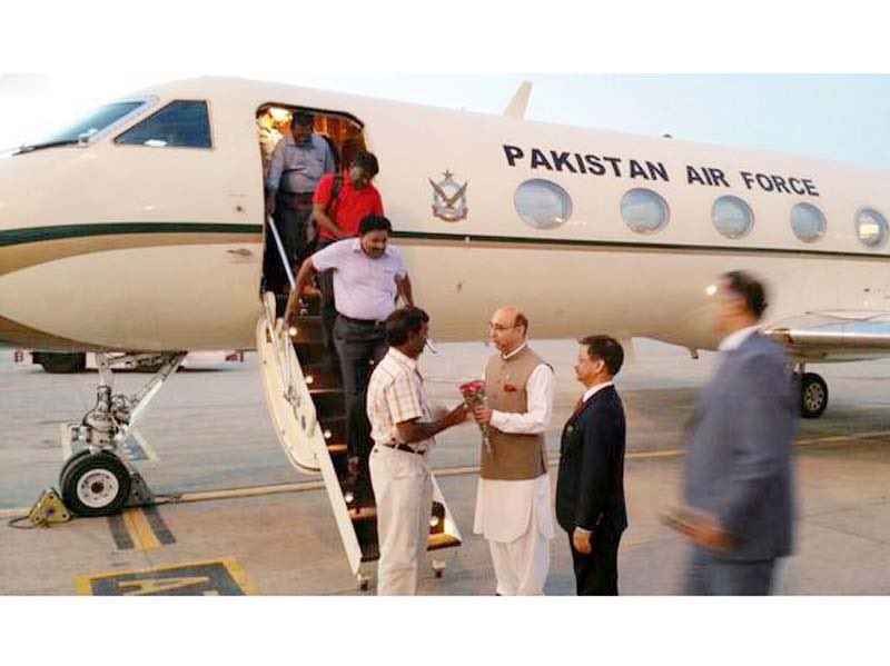 OGMuseDoree1's tweet image. 🚨 India is blocking Pakistan’s humanitarian aid to Sri Lanka the aircraft has been waiting over 60 hours just for flight clearance. Let me take you to 2015. 

Amazing how India suddenly develops a conscience problem when Pakistan sends help yet they conveniently forget 2015 when…