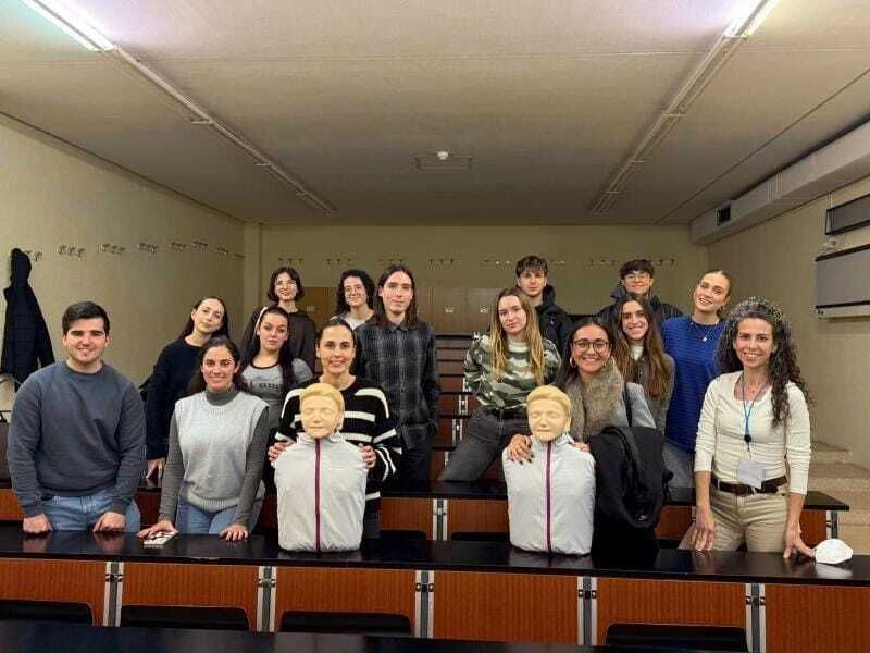 SEMG_ES's tweet image. ♥️ #SEMGAragón impartió el pasado miércoles 26 de noviembre un curso de #SoporteVital Básico #SVB a los alumnos de la Universidad de Zaragoza.

Es una actividad realizada a través de su Cátedra de Estilos de Vida y Promoción de la Salud de nuestra sociedad científica y la citada…