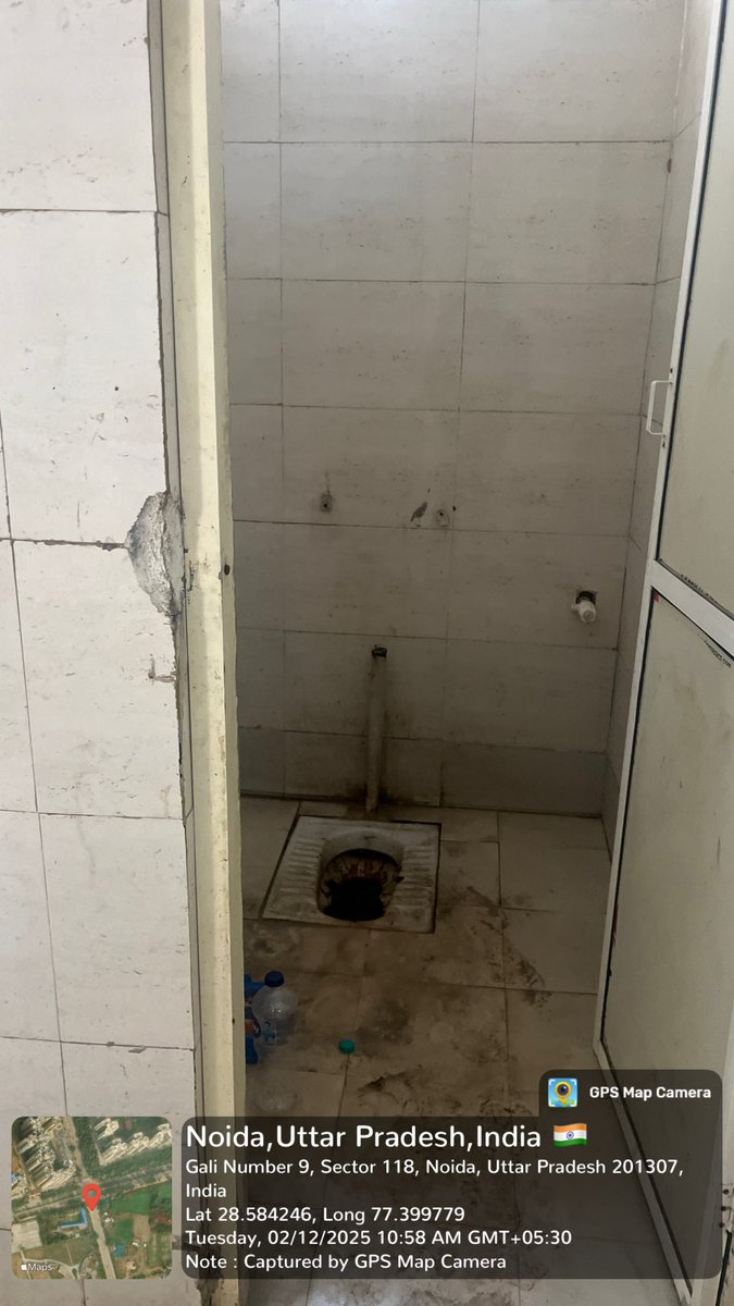 sovindrayadav94's tweet image. मान्यवर @CeoNoida साहिब 
पब्लिक यूरिनल का हाल देख लीजिए। ये प्राधिकरण की तरफ से चालू अवस्था में है, लेकिन आप अंदर तक नहीं जा सकते।  @myogiadityanath  @noida_authority @dmgbnagar #noidanews #Noida #nownoida