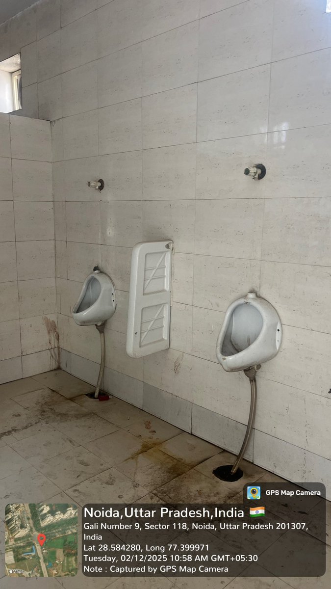 sovindrayadav94's tweet image. मान्यवर @CeoNoida साहिब 
पब्लिक यूरिनल का हाल देख लीजिए। ये प्राधिकरण की तरफ से चालू अवस्था में है, लेकिन आप अंदर तक नहीं जा सकते।  @myogiadityanath  @noida_authority @dmgbnagar #noidanews #Noida #nownoida