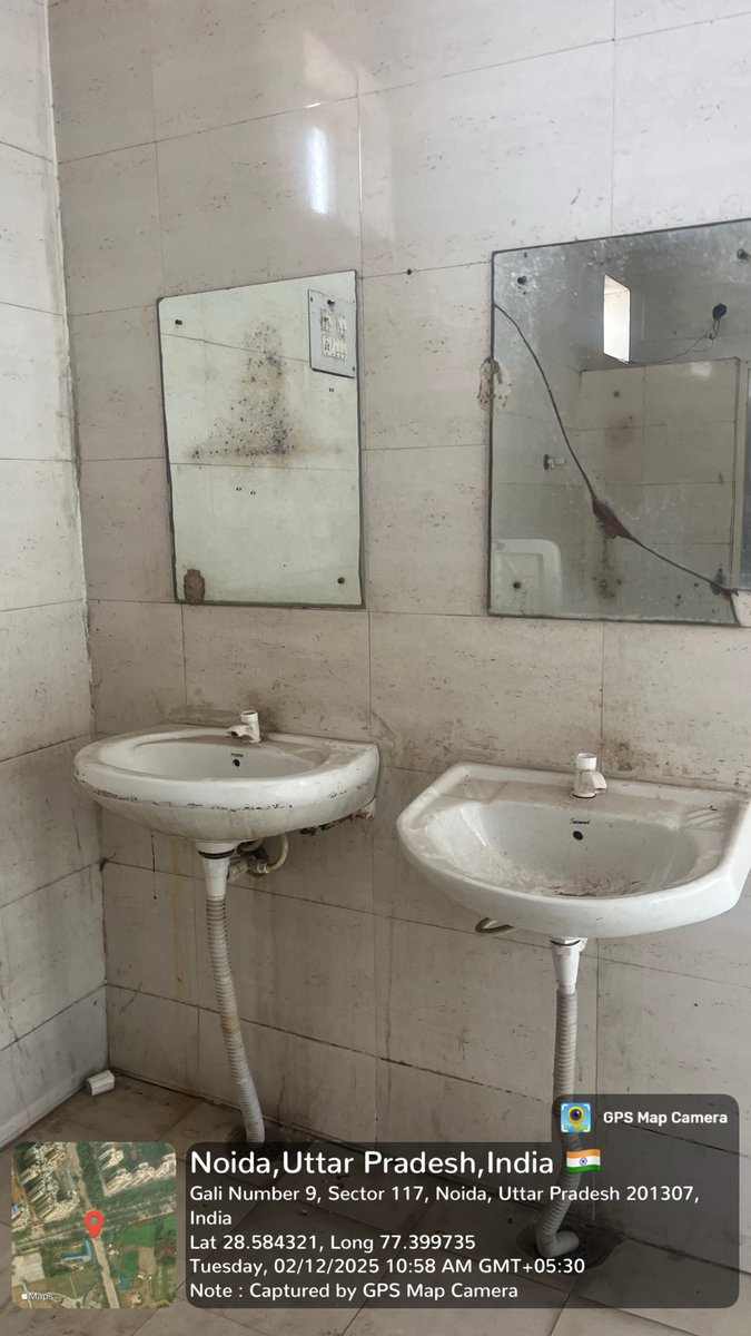 sovindrayadav94's tweet image. मान्यवर @CeoNoida साहिब 
पब्लिक यूरिनल का हाल देख लीजिए। ये प्राधिकरण की तरफ से चालू अवस्था में है, लेकिन आप अंदर तक नहीं जा सकते।  @myogiadityanath  @noida_authority @dmgbnagar #noidanews #Noida #nownoida