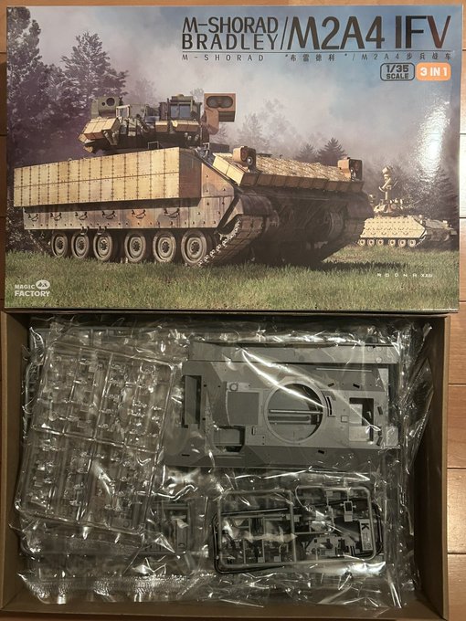 ブラックフライデーで謎に安かったのでついついマジックファクトリーのブラッドレー購入。10月にモンのM2A3を買ったばかりなのに。とはいえこっちはレーダー沢山付けたラインバッカーが目当てなので良し。結局新ラインバッカーは試作だけでボツになったっぽいけど。ヘルファイアも載せられるぞ。