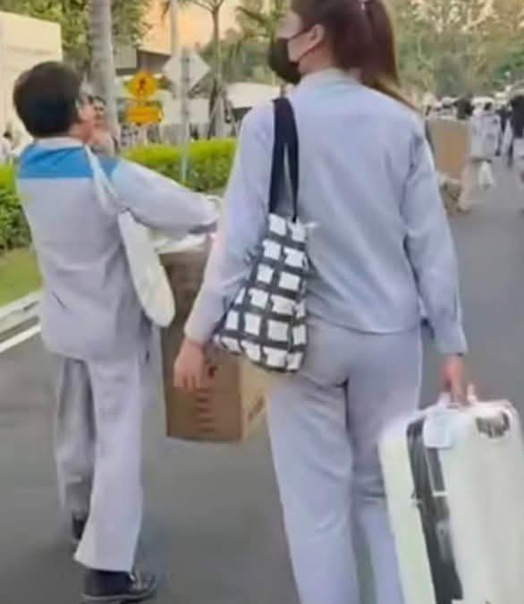 RedSkullxxx's tweet image. ยินดีด้วยคนับ😏 พนักงานไดกิ้นลั่นเดี๋ยวพอเงินโบนัสเข้าบัญชี คนนอกที่อิจฉาเราก็เงียบเองนั้นแหละ 

ล่าสุดบริษัทไดกิ้นแจกกระเป๋าเดินทางแก่พนักงาน พนักงานแห่โพส "ได้กระเป๋าใส่โบนัสแล้วจร้าาา พวกขี้อิจฉาหลบไป" รอผลการเจรจาครั้งที่11  วันที่ 4/12/68 #โบนัส68 #ประท้วงโบนัส