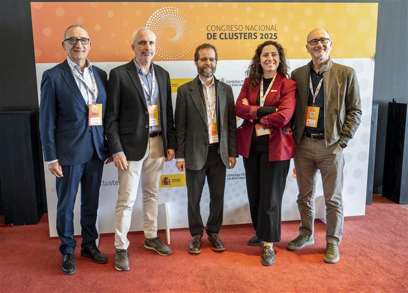 AMUEBLA asistió al #CongresoNacionaldeClústeres 2025 en Valencia, donde se destacó el papel clave de los clústeres para conectar ciencia e industria e impulsar la innovación aplicada en España. Además, se celebró la Asamblea de FENAEIC, reforzando el compromiso del sector.