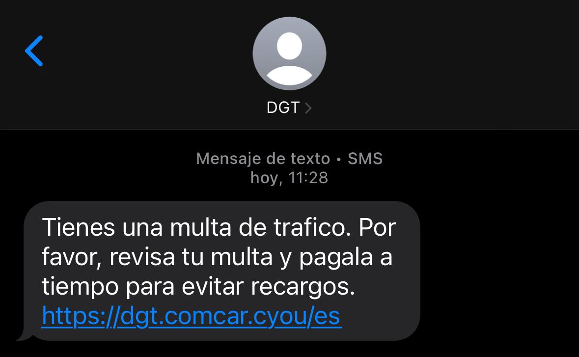 miguel_jimg's tweet image. El smishing es la técnica de simular entidades verídicas en mensajes SMS para robar datos personales y/o credenciales. Se suele combinar con el SMS spoofing, que hace uso del protocolo SMS para enviar falso el campo &quot;Sender ID&quot; que los móviles usan sin comprobación alguna. Ej: