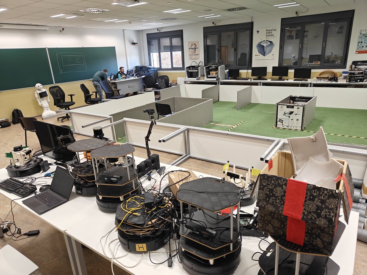 IntellRobotLabs's tweet image. Mañana de experimentos en el lab!!

#Robotics