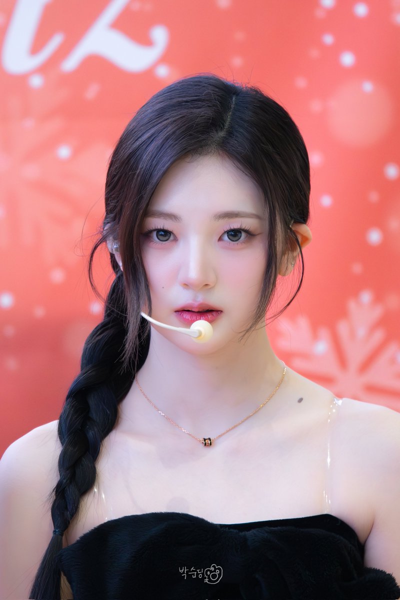 tripleS_S14_fan's tweet image. 251202 코엑스 버스킹
연지
#tripleS #YeonJi #곽연지