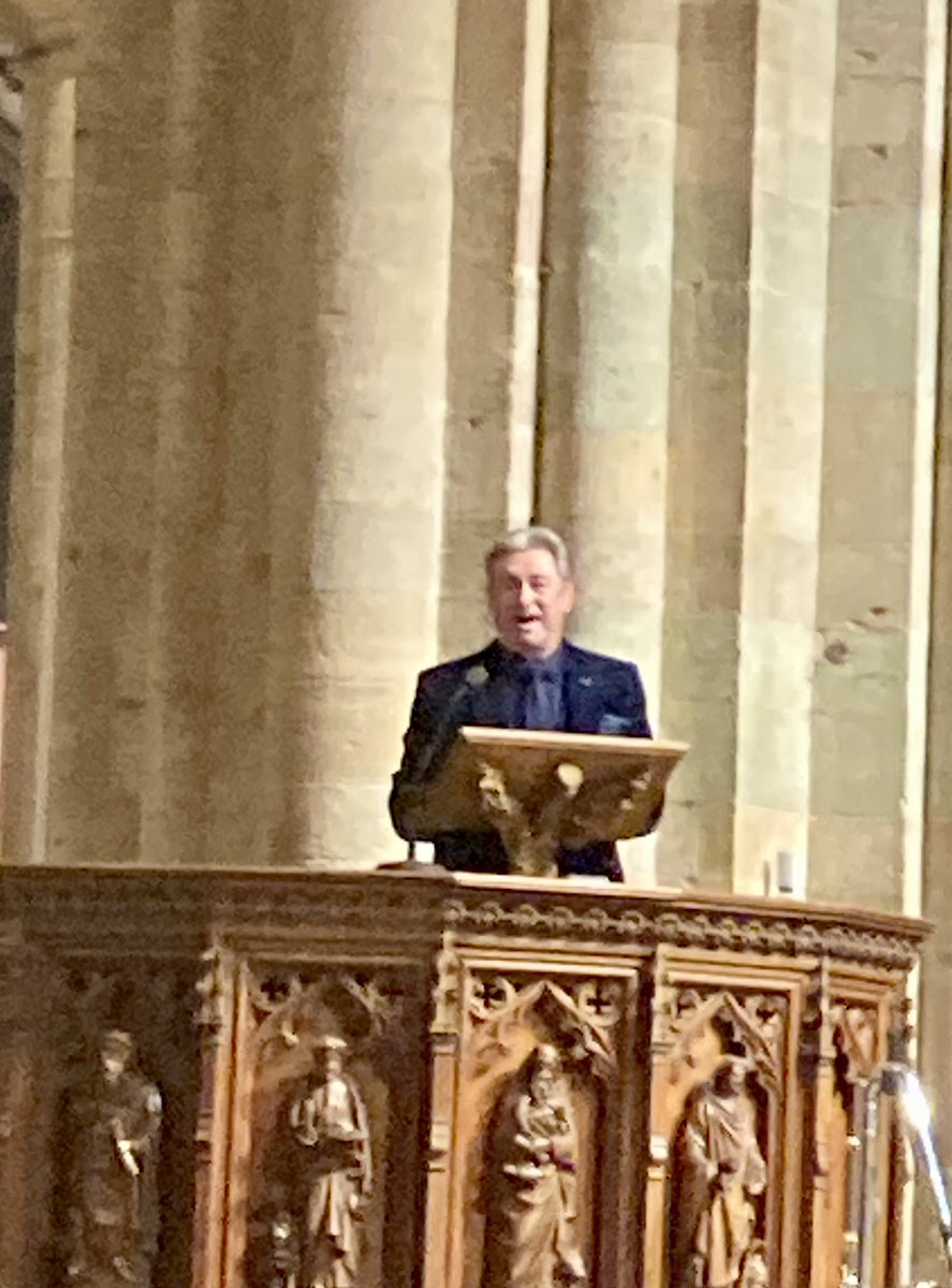 Delighted to be <a href="/romseyabbey/">Romsey Abbey</a> for the @charity_shc Christmas Concert with Alan Titchmarsh and <a href="/MantleClive/">Clive Mantle</a> . Lovely start to Christmas festivities.