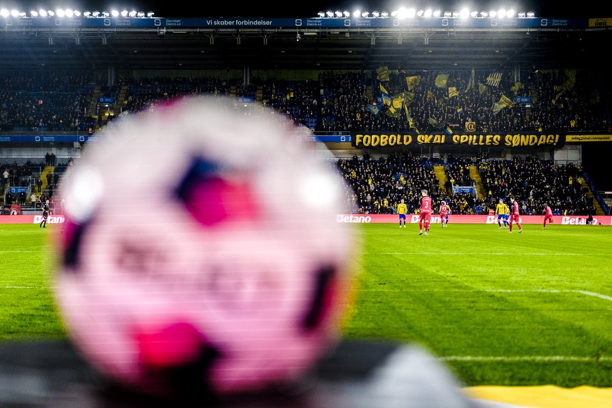 roberthendel's tweet photo. Mandagsbold … #sldk #biffcf https://t.co/069SyC7PSQ