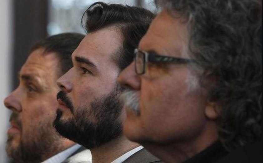 Troben el possible brot de la peste porcina.

Aquesta setmana passada es van veure aquests 3 exemplars per Collserola.

#Nyords #Traïdors #PorcsSenglars