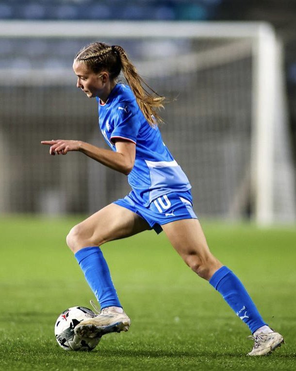 Spelen voor IJsland VO19 🇮🇸

Ragnheidur speelt vandaag voor het nationale elftal van IJsland de wedstrijd tegen Kosovo voor de EK kwalificatie. Succes Ragga!

#peczwollevrouwen