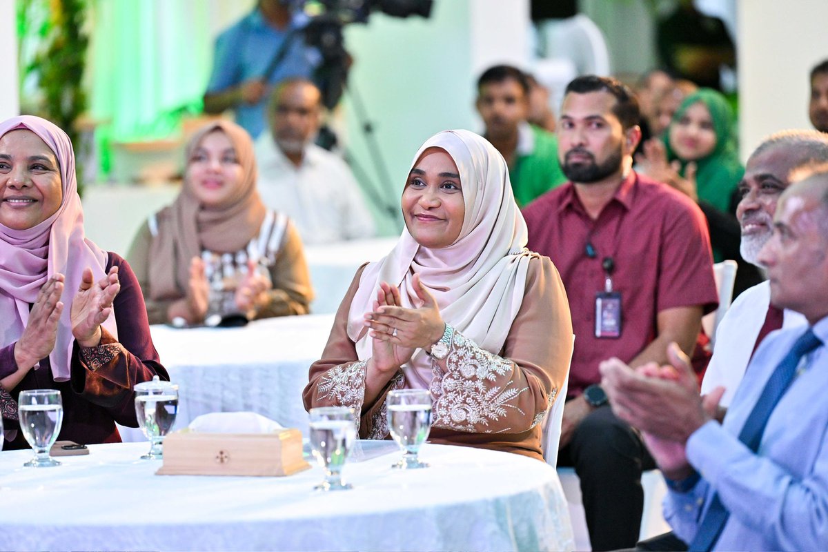presidencymv's tweet image. First Lady @sajidhaamohamed graces the "HDC aa eku" ceremony organised by @hdcmaldives – a significant initiative that promotes inclusion by providing tailored employment and training opportunities for persons with disabilities.

During the event, the First Lady presented…