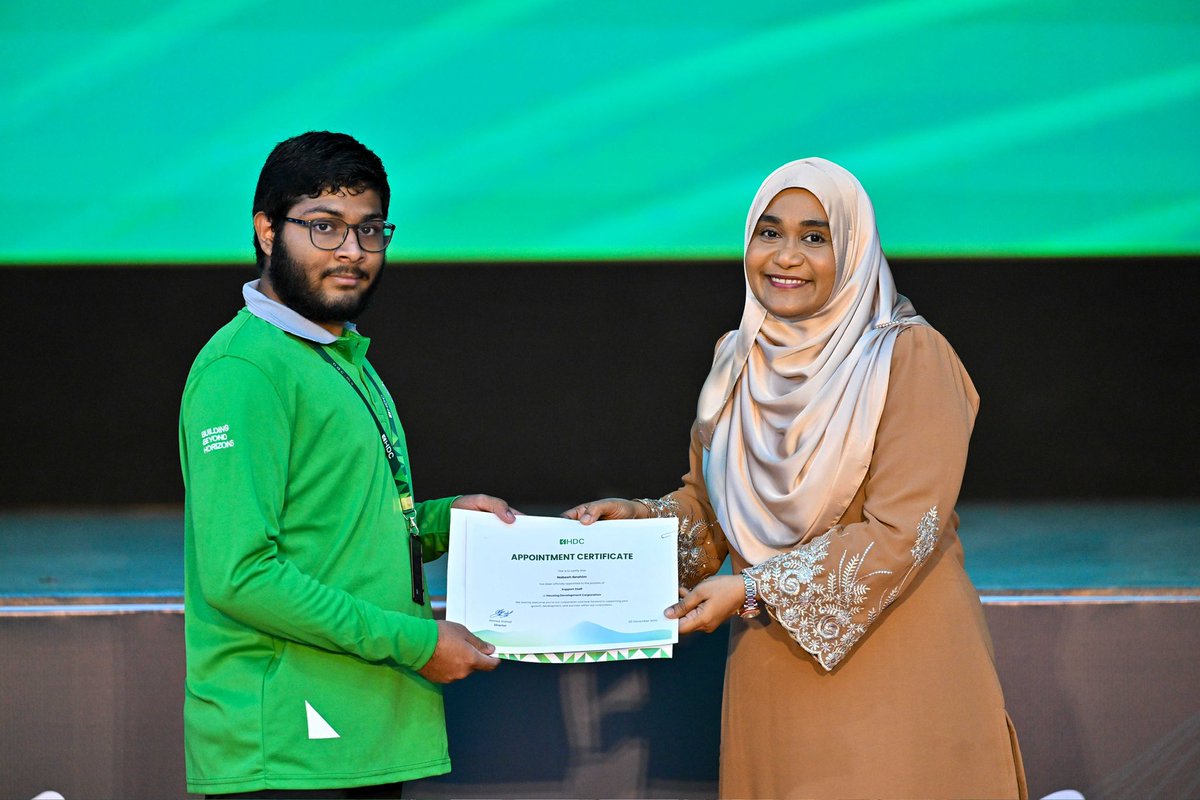 presidencymv's tweet image. First Lady @sajidhaamohamed graces the "HDC aa eku" ceremony organised by @hdcmaldives – a significant initiative that promotes inclusion by providing tailored employment and training opportunities for persons with disabilities.

During the event, the First Lady presented…