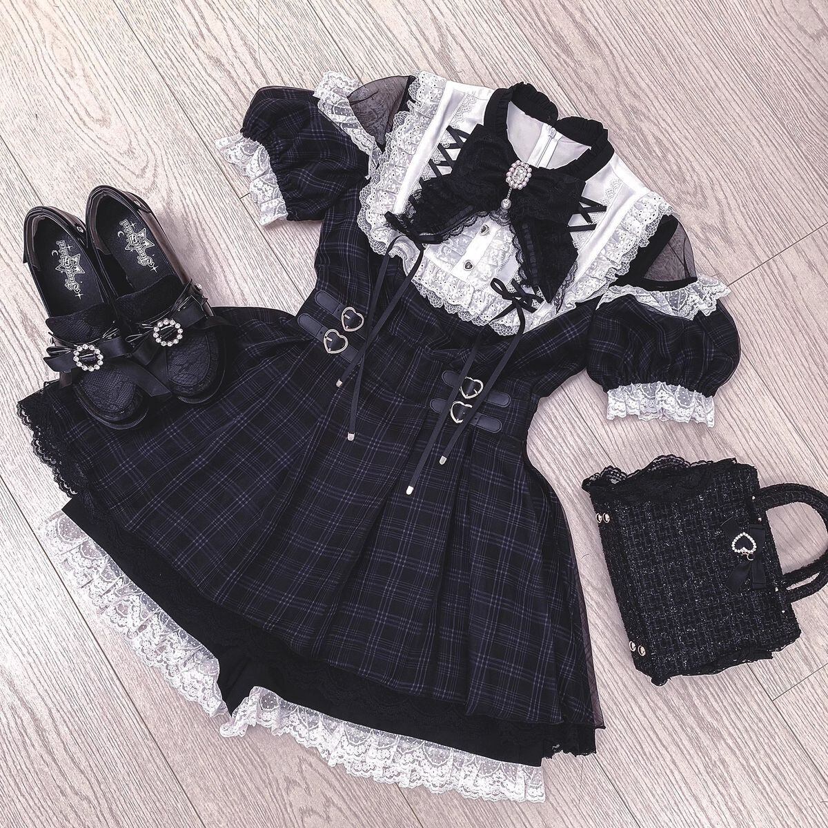 アイテムの詳細はこちらです❣ 地雷系オープンショルダーレースアップ