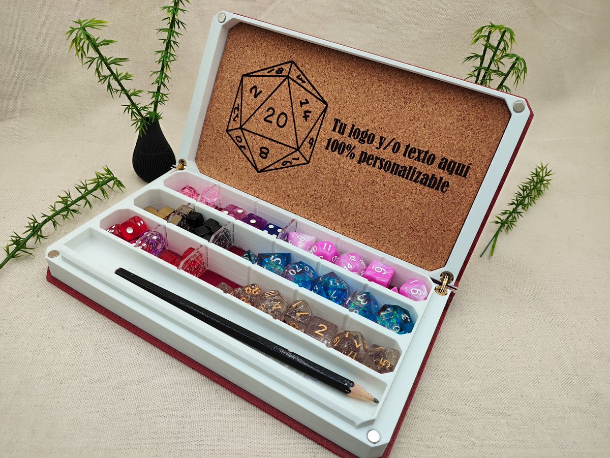 GrisArdiente's tweet image. Pues ya he acabado la nueva cajita de rol y voy a hacer un ✨SORTEO✨ para celebrarlo.

Caja XXL de rol, con corcho personalizado, para dados, fichas, lapiz...

Para participar:
✅Sigueme aqui
🔀Comparte este twit
🗣️Menciona a un compi de rol

Resultados el 04/12, SUERTEEE