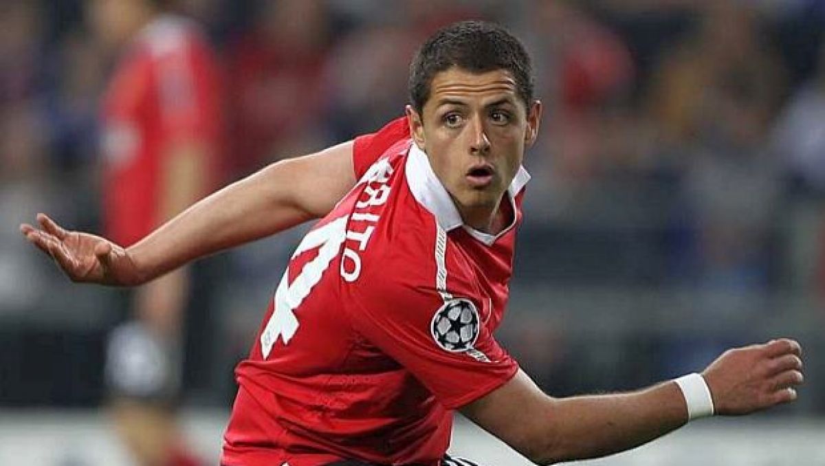 Chicharito dobra mordka, sympatyczny chłopak, w Europie go kochamy, nie? No to uważajcie, bo w Meksyku stał się znienawidzoną postacią głównie przez zachowania poza boiskiem: potrafił odmówić autografu dziecku, specjalnie upuszczać na podłogę flagę Meksyku czy "uczyć roli kobiet"