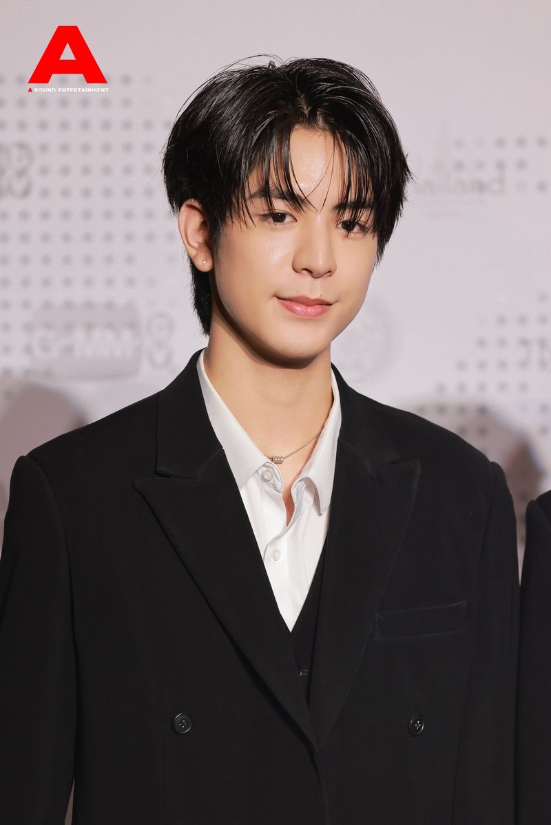 around_ent's tweet image. “ซี เดชชาติ” ร่วมเดินพรมในงานมอบรางวัล “การทูตสาธารณะ” ประจำปี 2568

TPDA 2025 x SEAKEEN
#Seakeen #ซีคีน #Sea_Ta_Lay 
#GMMTVxTPDA2025